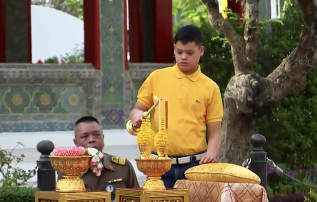 Cuộc sống của Hoàng tử nhỏ và Vương phi Thái Lan bị phế truất giờ ra sao sau 5 năm hai mẹ con bị chia tách khiến nhiều người xót xa? - Ảnh 11. Cuộc sống của Hoàng tử nhỏ và Vương phi Thái Lan bị phế truất giờ ra sao sau 5 năm hai mẹ con bị chia tách khiến nhiều người xót xa? - Ảnh 11.