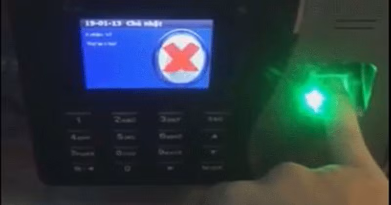 "Dở khóc dở cười” với máy chấm công vân tay