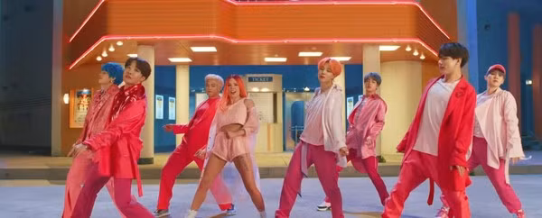 Đã có câu trả lời cho thắc mắc vì sao MV mới của BTS hợp tác cùng Halsey nhưng chỉ cho cô nàng hát đúng 1 câu