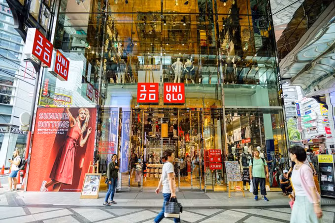 Hiện thương hiệu này đã có 1.800 cửa hàng trên toàn thế giới. Trong những năm gần đây, doanh thu của Uniqlo đã