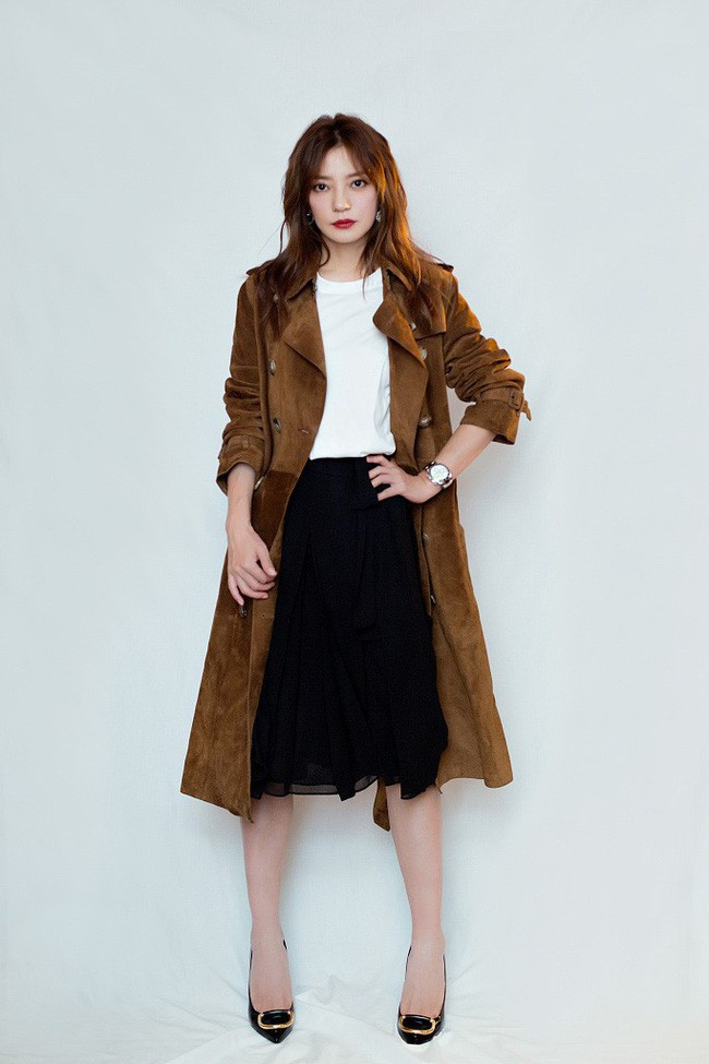 Ăn vận đơn giản nhưng Triệu Vy vẫn đẹp và sang chảnh như công nương Hoàng gia ảnh 10