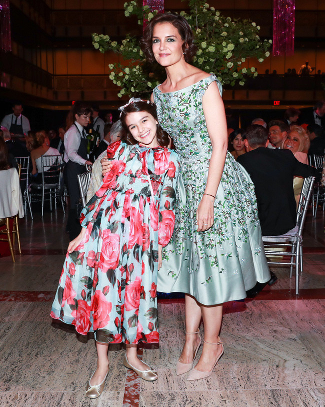 Suri Cruise: Từ công chúa Hollywood được cưng chiều như trứng mỏng đến cô bé nông thôn thiếu vắng tình cha - Ảnh 8. Suri Cruise: Từ công chúa Hollywood được cưng chiều như trứng mỏng đến cô bé nông thôn thiếu vắng tình cha - Ảnh 8.