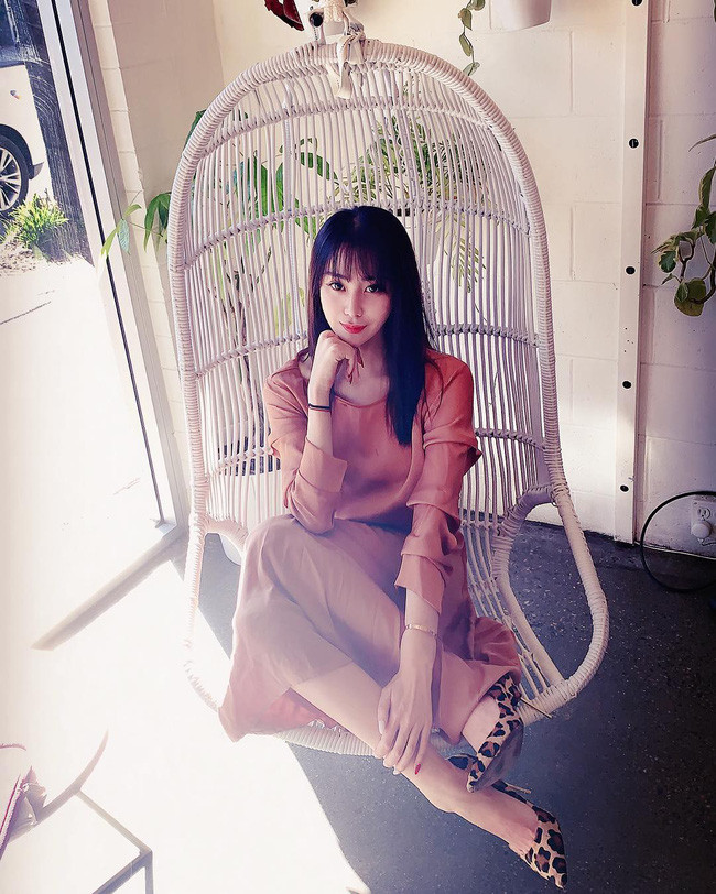 Cuộc sống xa hoa của tiểu thư có chiếc cằm đẹp nhất Trung Quốc: Bố mẹ cho chục tỷ mỗi tháng để tiêu xài, muốn xuất bản hẳn cuốn tạp chí về cách sống sang chảnh - Ảnh 3. Cuộc sống xa hoa của tiểu thư có chiếc cằm đẹp nhất Trung Quốc: Bố mẹ cho chục tỷ mỗi tháng để tiêu xài, muốn xuất bản hẳn cuốn tạp chí về cách sống sang chảnh - Ảnh 3.