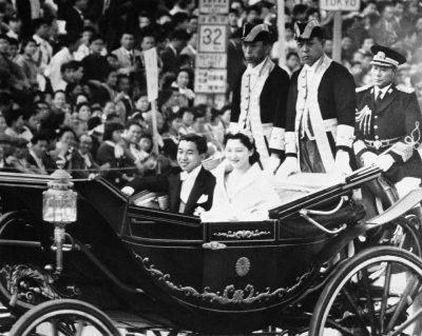 Những mối tình hoàng gia khiến thế giới sửng sốt - Ảnh 5.