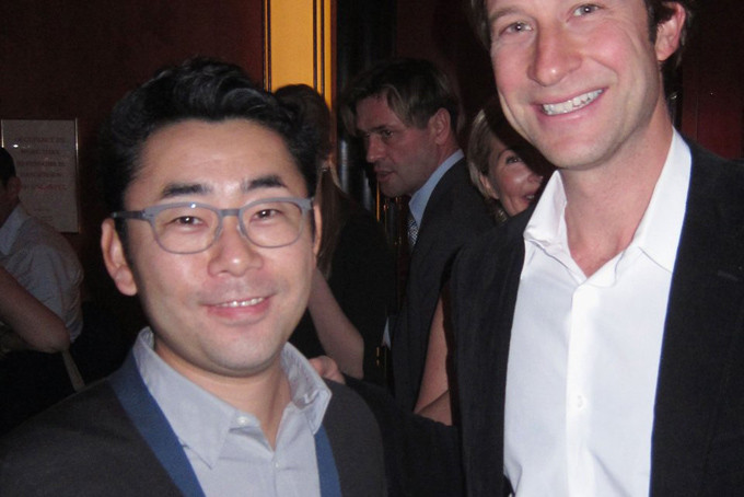 Hai con trai của ông Yanai, Kazumi Yanai và Koji Yanai được dự đoán là người kế nhiệm sau khi ông về hưu. Cả hai người này đều giữ chức phó chủ tịch của Fast Retailing và cũng là thành viênhội đồng quản trị của tập đoàn.Trong ảnh là con trai lớn Kazumi Yanai (trái)tại một sự kiện diễn ra ở thành phố New York, Mỹ, năm2012.