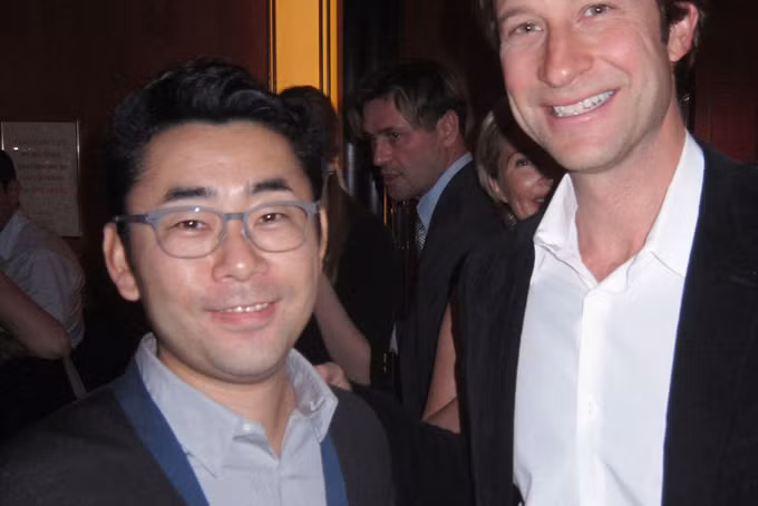 Hai con trai của ông Yanai, Kazumi Yanai và Koji Yanai được dự đoán là người kế nhiệm sau khi ông về hưu. Cả hai người này đều giữ chức phó chủ tịch của Fast Retailing và cũng là thành viênhội đồng quản trị của tập đoàn.Trong ảnh là con trai lớn Kazumi Yanai (trái)tại một sự kiện diễn ra ở thành phố New York, Mỹ, năm2012.