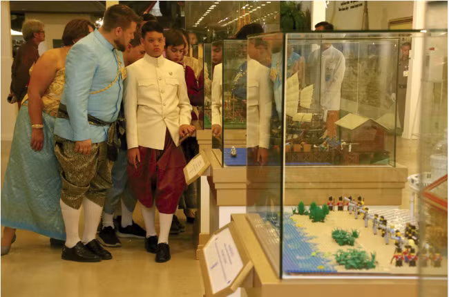 Cuộc sống của Hoàng tử nhỏ và Vương phi Thái Lan bị phế truất giờ ra sao sau 5 năm hai mẹ con bị chia tách khiến nhiều người xót xa? - Ảnh 12.