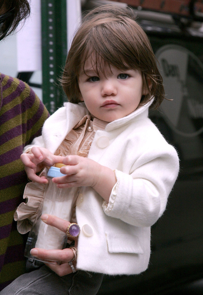 Suri Cruise: Từ công chúa Hollywood được cưng chiều như trứng mỏng đến cô bé nông thôn thiếu vắng tình cha - Ảnh 2. Suri Cruise: Từ công chúa Hollywood được cưng chiều như trứng mỏng đến cô bé nông thôn thiếu vắng tình cha - Ảnh 2.