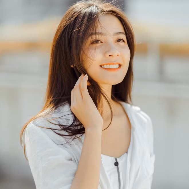 Dan hot girl sinh nam 2000 xinh dep, hanh phuc ben nua kia giau co hinh anh 12 