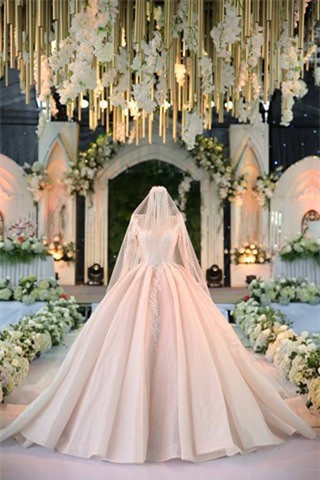 Hé lộ thân thế cô dâu trong đám cưới siêu khủng ở Hưng Yên, ca sĩ Đan Trường, Quỳnh Nga tham dự ảnh 5 Hé lộ thân thế cô dâu trong đám cưới siêu khủng ở Hưng Yên, ca sĩ Đan Trường, Quỳnh Nga tham dự ảnh 5