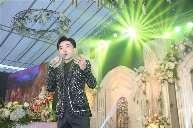 Hé lộ thân thế cô dâu trong đám cưới siêu khủng ở Hưng Yên, ca sĩ Đan Trường, Quỳnh Nga tham dự ảnh 9 Hé lộ thân thế cô dâu trong đám cưới siêu khủng ở Hưng Yên, ca sĩ Đan Trường, Quỳnh Nga tham dự ảnh 9