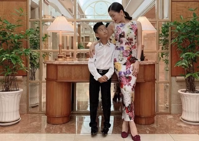 Không ngờ con trai Lệ Quyên lại chững chạc ra dáng soái ca như thế này!