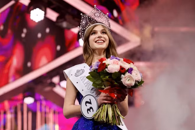 Co gai 20 tuoi dep tua thien than dang quang Hoa hau Nga 2019 hinh anh 2 