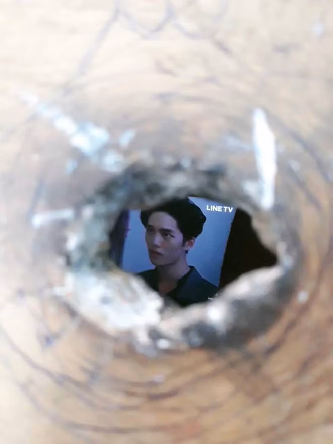 Nữ sinh gục xuống bàn, tưởng có chuyện, ai ngờ lại che giấu bí mật ngay phía dưới - Ảnh 3.