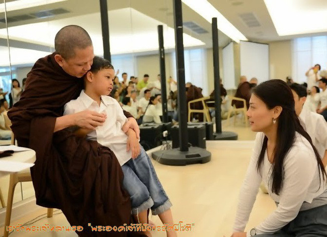 Cuộc sống của Hoàng tử nhỏ và Vương phi Thái Lan bị phế truất giờ ra sao sau 5 năm hai mẹ con bị chia tách khiến nhiều người xót xa? - Ảnh 5. Cuộc sống của Hoàng tử nhỏ và Vương phi Thái Lan bị phế truất giờ ra sao sau 5 năm hai mẹ con bị chia tách khiến nhiều người xót xa? - Ảnh 5.