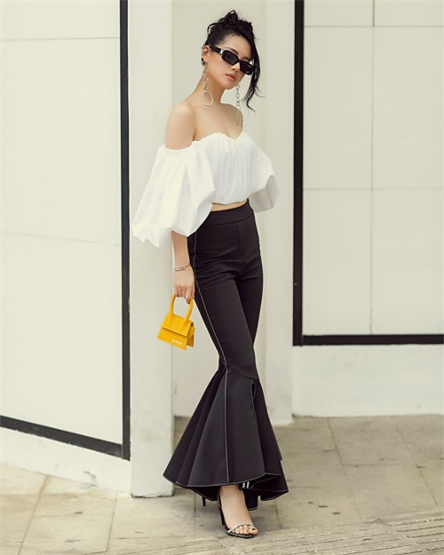 “Đối thủ“ của Mai Phương Thúy: Vừa đẹp vừa giàu, chi 32 triệu mua hộp đựng son ảnh 6 Mai Phương Thúy có