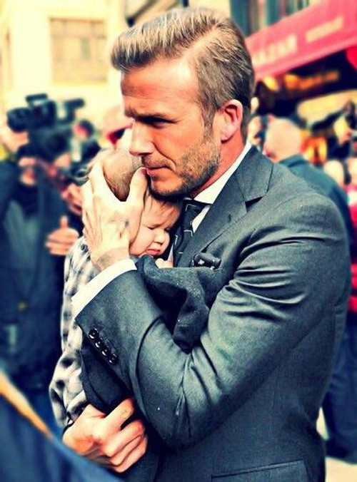 Tiểu công chúa Harper Beckham: Cuộc sống quý tộc phủ kín bằng tình thân và hành hiệu của cô bé hạnh phúc nhất Hollywood - Ảnh 4. Tiểu công chúa Harper Beckham: Cuộc sống quý tộc phủ kín bằng tình thân và hành hiệu của cô bé hạnh phúc nhất Hollywood - Ảnh 4.