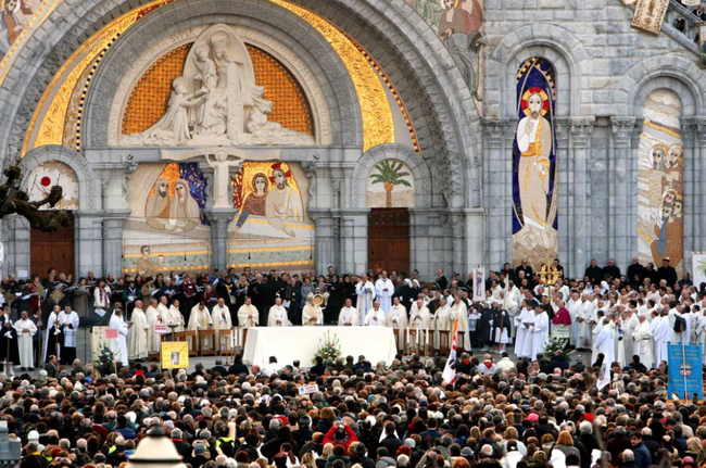 Những bức ảnh cực quý hiếm không phải ai cũng được nhìn thấy về một quá khứ tuyệt đẹp của Nhà thờ Đức Bà Paris - chứng nhân lịch sử của nước Pháp - Ảnh 18.