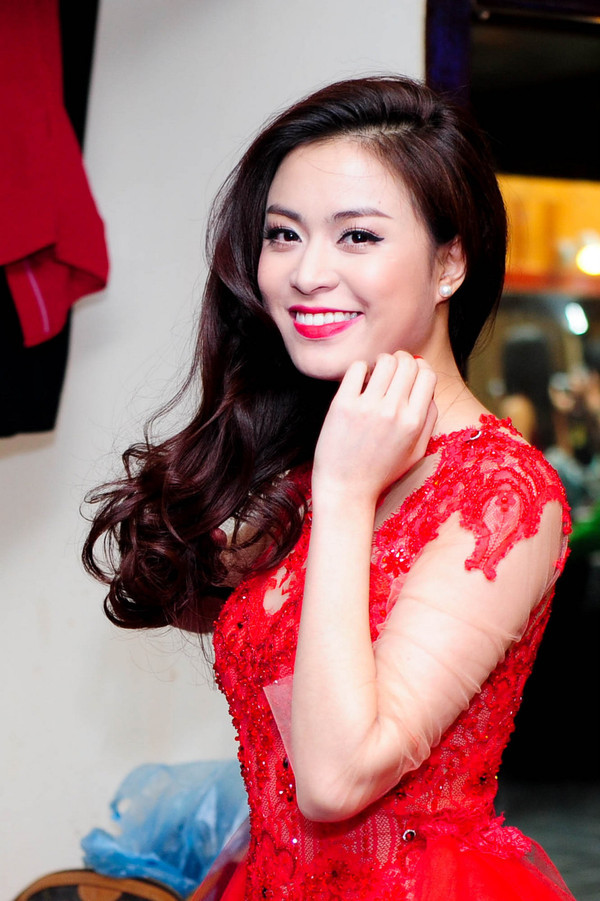 Dàn diễn viên nữ đình đám một thời của "Nhật ký vàng anh" giờ ra sao? ảnh 3 Hoàng Thùy Linh ngày càng xinh đẹp mặn mà.