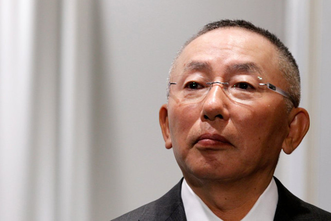 Là người giàu nhất xứ sở mặt trời mọc nhưng ông Tadashi Yanai và các thành viên trong gia đình có lối sống kín đáo.Tài sản, bao gồm một nhà bảo vệ, một phạm vi lái xe và một quán trà mái tranh riêng biệt, ước tính trị giá khoảng 50 triệu đô la trong năm 2017. Yanai đã mua mảnh đất này trong một cuộc đấu giá với giá 78 triệu đô la vào năm 2001.