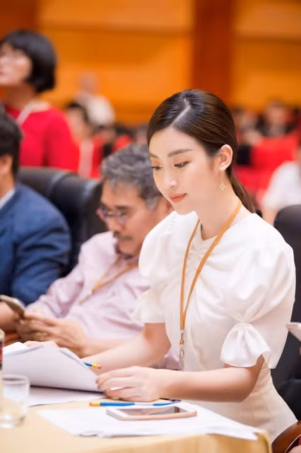 Đây là lần đầu tiên Hoa hậu Mỹ Linh tham dự chương trình.