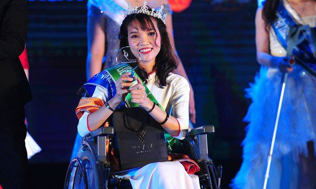 Á khôi 2 Phạm Thị Kim Vân. Á khôi 2 Phạm Thị Kim Vân.