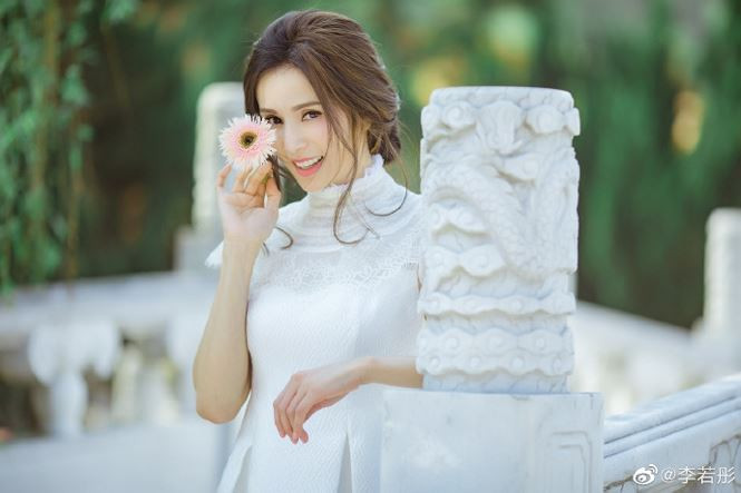 "Tiểu Long Nữ" Lý Nhược Đồng trẻ trung, đẹp tựa tiên nữ ảnh 1