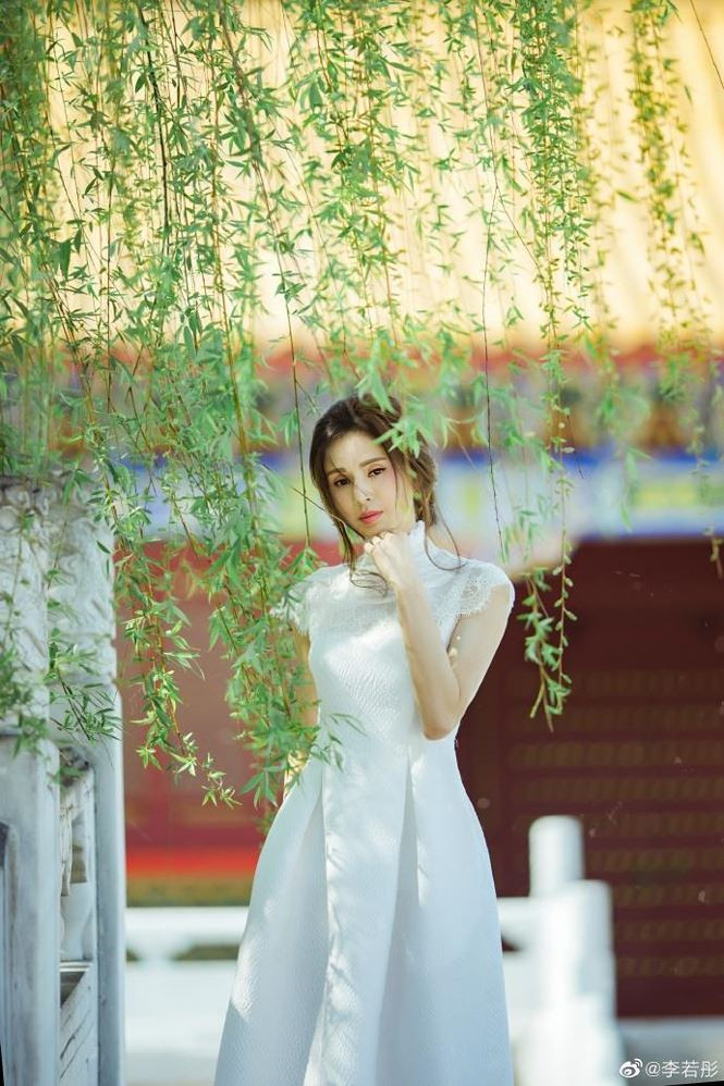 "Tiểu Long Nữ" Lý Nhược Đồng trẻ trung, đẹp tựa tiên nữ ảnh 4 "Tiểu Long Nữ" Lý Nhược Đồng trẻ trung, đẹp tựa tiên nữ ảnh 4