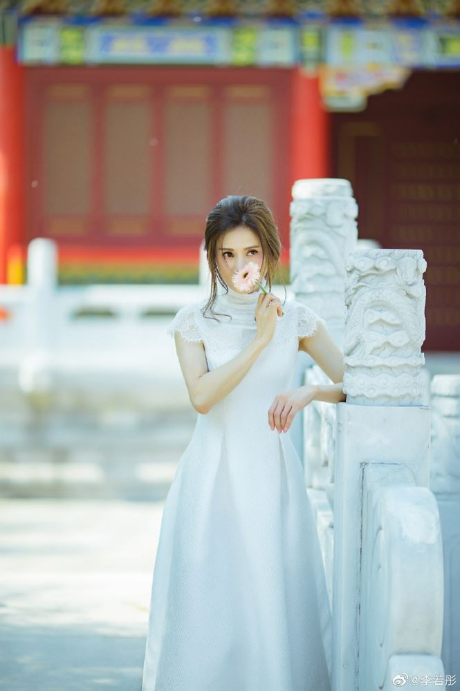 "Tiểu Long Nữ" Lý Nhược Đồng trẻ trung, đẹp tựa tiên nữ ảnh 3 "Tiểu Long Nữ" Lý Nhược Đồng trẻ trung, đẹp tựa tiên nữ ảnh 3