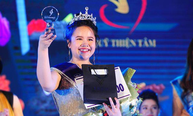 Á khôi 1 Lê Hương Giang. Á khôi 1 Lê Hương Giang.