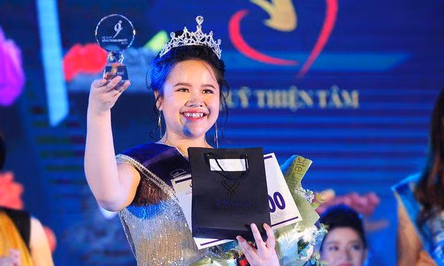 Á khôi 1 Lê Hương Giang.