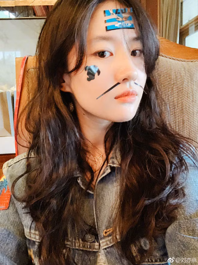 Lưu Diệc Phi khoe ảnh không son phấn xinh ngỡ ngàng hình ảnh 4 luu diec phi khoe anh khong son phan xinh ngo ngang hinh anh 4