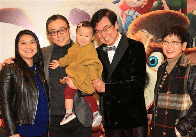 Quyền lực khủng của ông trùm Hong Kong được mỹ nữ vây kín, chúc tụng mừng thọ 73 tuổi - Ảnh 6. Quyền lực khủng của ông trùm Hong Kong được mỹ nữ vây kín, chúc tụng mừng thọ 73 tuổi - Ảnh 6.