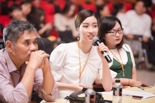 Cận cảnh nhan sắc xinh đẹp của nữ giám khảo Chung kết "Vẻ đẹp Vầng trăng khuyết"