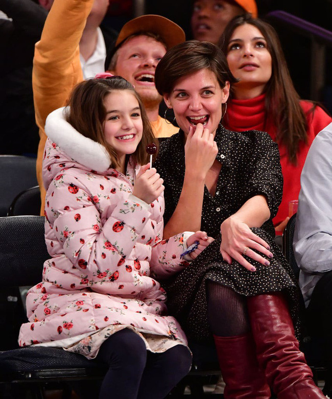 Suri Cruise: Từ công chúa Hollywood được cưng chiều như trứng mỏng đến cô bé nông thôn thiếu vắng tình cha - Ảnh 9. Suri Cruise: Từ công chúa Hollywood được cưng chiều như trứng mỏng đến cô bé nông thôn thiếu vắng tình cha - Ảnh 9.