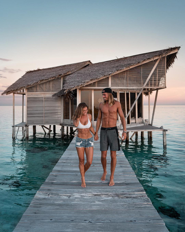 Ảnh “sống ảo” của cặp đôi travel blogger tưởng lãng mạn nhưng bị chỉ trích ngu ngốc, nhìn kỹ mới thấy nguyên nhân chết người - Ảnh 2. Ảnh “sống ảo” của cặp đôi travel blogger tưởng lãng mạn nhưng bị chỉ trích ngu ngốc, nhìn kỹ mới thấy nguyên nhân chết người - Ảnh 2.