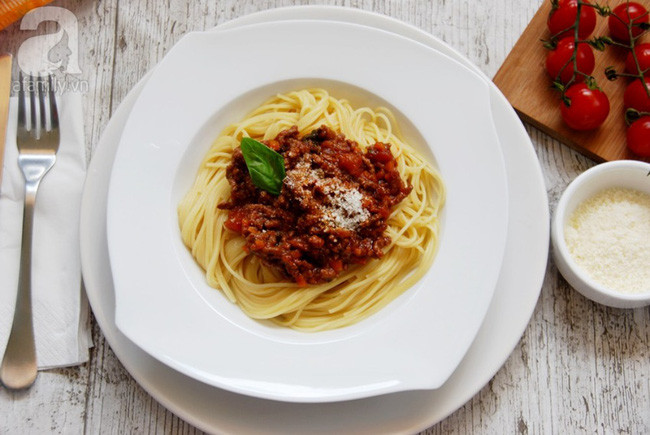 Không bé nào có thể chối từ nếu được mẹ làm món mì Ý bò bằm ngon đẹp cỡ này - Ảnh 6. Không bé nào có thể chối từ nếu được mẹ làm món mì Ý bò bằm ngon đẹp cỡ này - Ảnh 6.