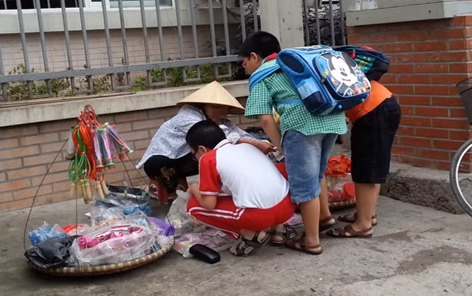 trị trẻ ăn quà vặt