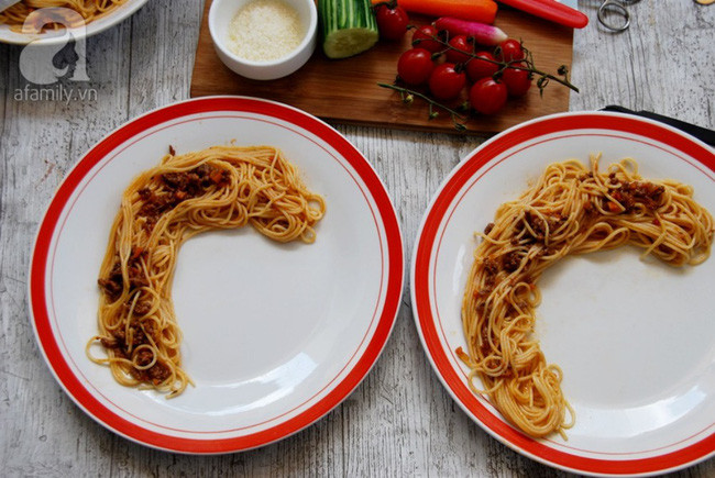 Không bé nào có thể chối từ nếu được mẹ làm món mì Ý bò bằm ngon đẹp cỡ này - Ảnh 7. Không bé nào có thể chối từ nếu được mẹ làm món mì Ý bò bằm ngon đẹp cỡ này - Ảnh 7.