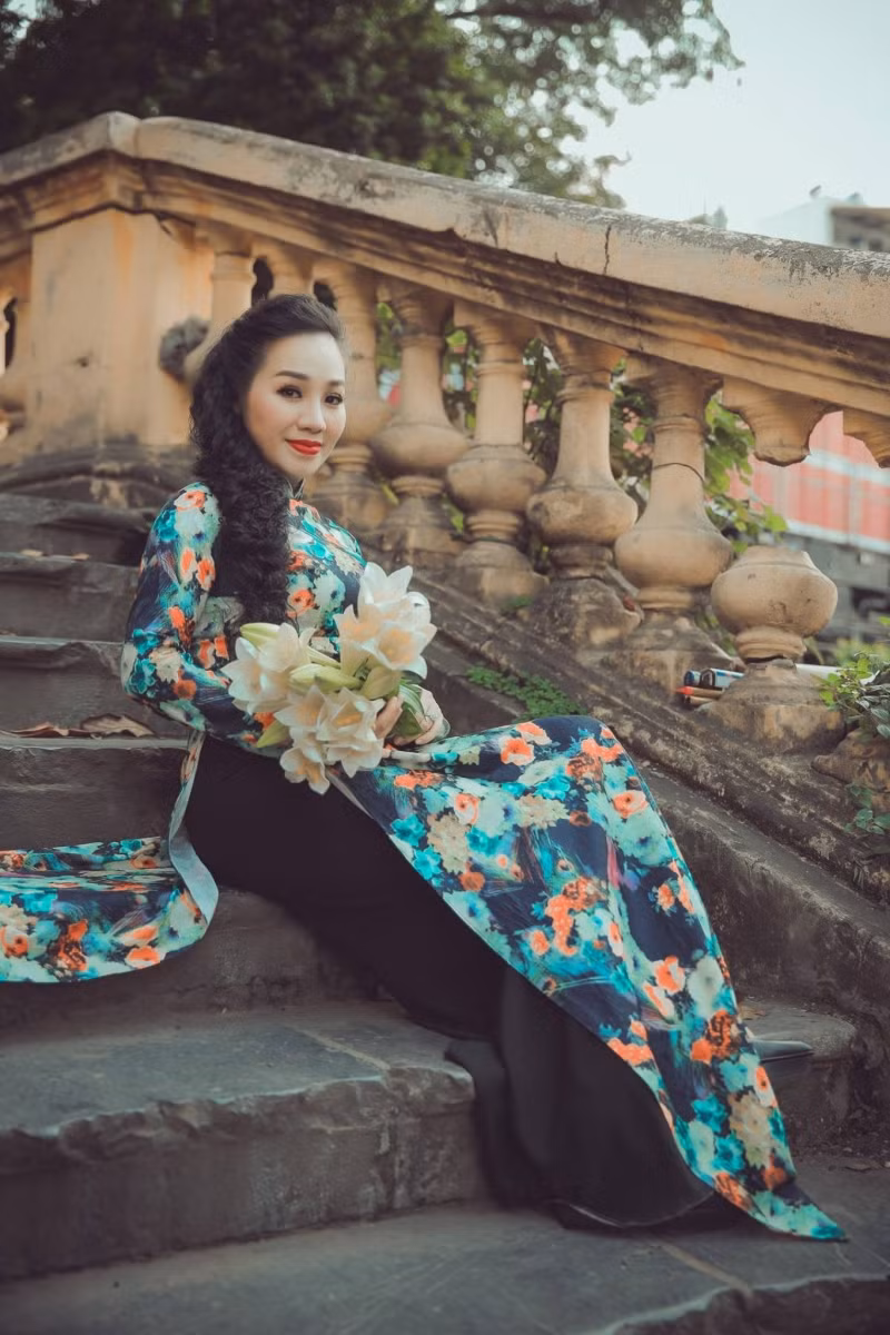 Nhiều người phải xuýt xoa trước vẻ đẹp say lòng người của các cô gái Tràng An. Ảnh: Nắng Studio