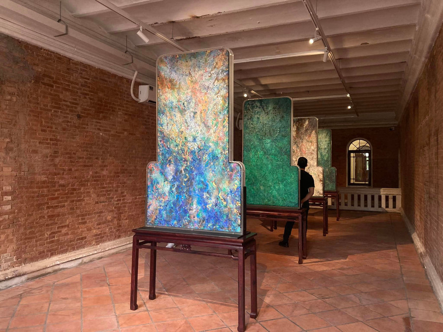 Những bức tranh thơ trong hình dáng bia đá.