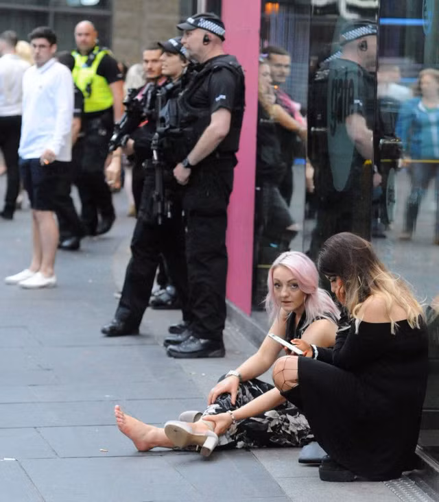 Lạ lẫm những hình ảnh ở Anh trong ngày nghỉ lễ “Bank Holiday” ảnh 2