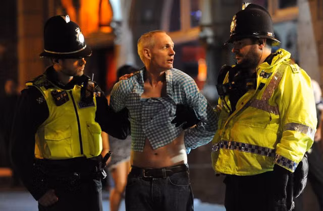 Lạ lẫm những hình ảnh ở Anh trong ngày nghỉ lễ “Bank Holiday” ảnh 4