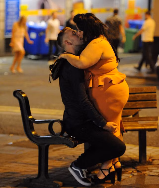 Lạ lẫm những hình ảnh ở Anh trong ngày nghỉ lễ “Bank Holiday” ảnh 8