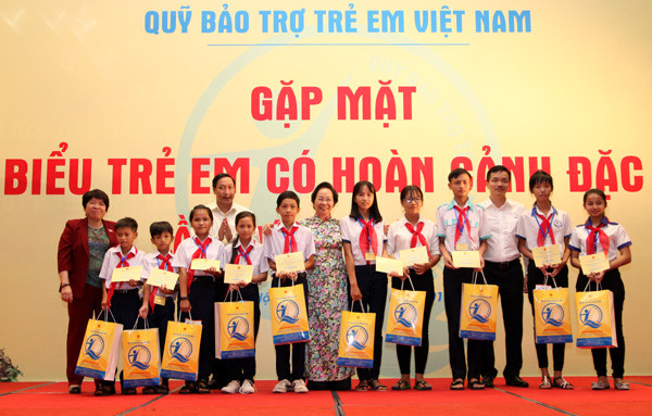 Chương trình gặp mặt đại biểu trẻ em có hoàn cảnh đặc biệt 