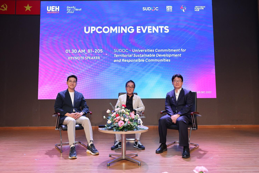 Các chuyên gia và học giả cùng nhau thảo luận nhiều vấn đề tại hội thảo theo hướng mở. Các chuyên gia và học giả cùng nhau thảo luận nhiều vấn đề tại hội thảo theo hướng mở.