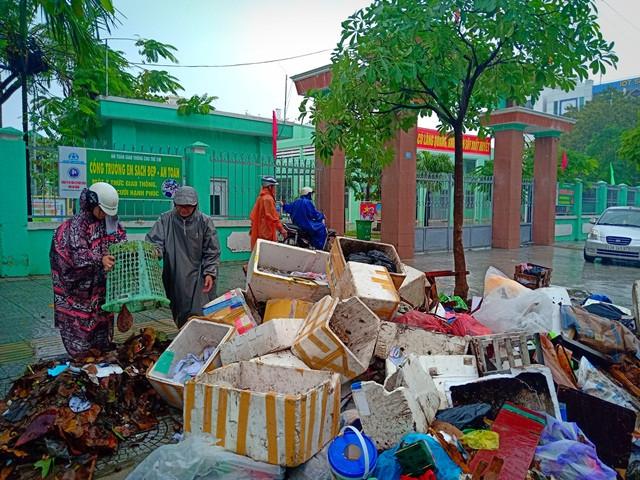 Công tác vệ sinh phòng dịch bệnh sau ngập lụt đang là nỗi lo của các trường học Công tác vệ sinh phòng dịch bệnh sau ngập lụt đang là nỗi lo của các trường học