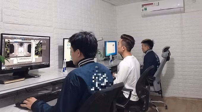 Anh Phong (áo trắng) thiết kế sân khấu, chuẩn bị cho một lễ cưới. Sự cố trong đám cưới bạc tỷ của giám đốc đá quý khiến cô dâu hốt hoảng