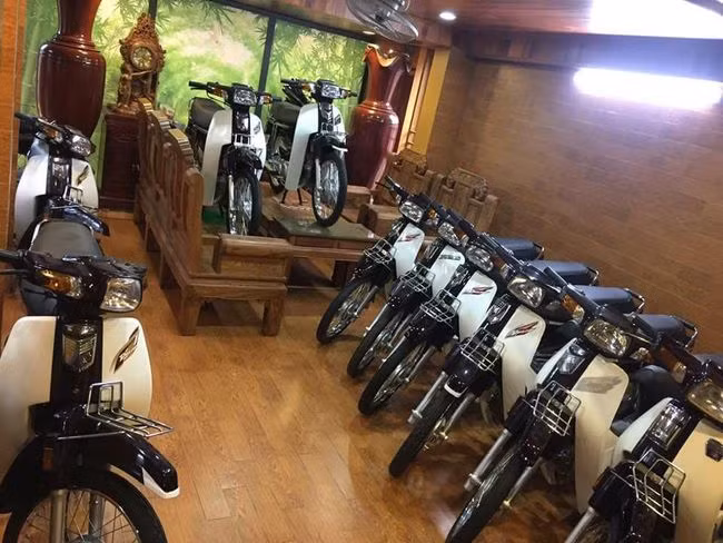 choang vang dan "huyen thoai" honda dream dat gia tien ty o ha noi hinh anh 3