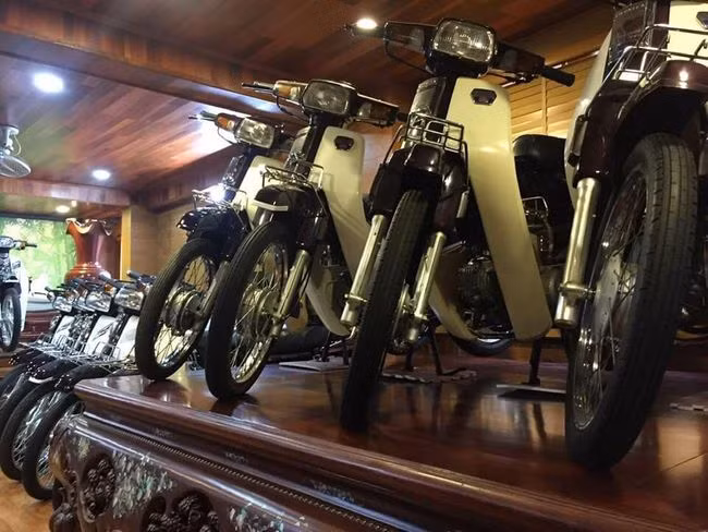 choang vang dan "huyen thoai" honda dream dat gia tien ty o ha noi hinh anh 5